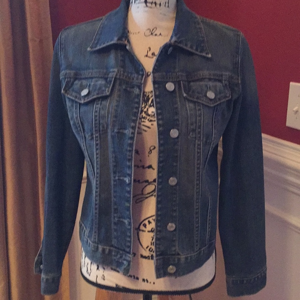 GAP jean jacket. Medium Rinse